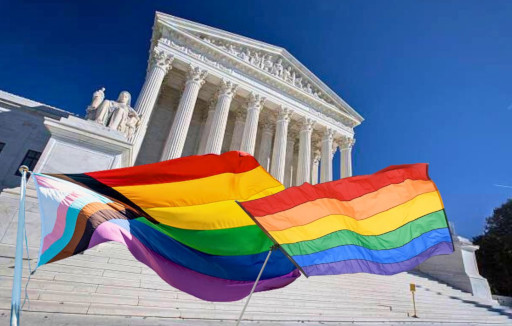 Drapeaux arc-en-ciel devant la cour suprême
